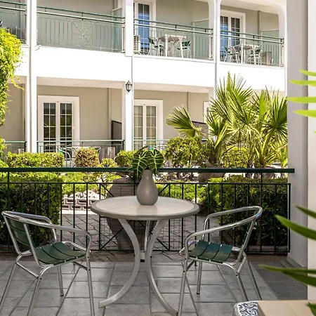 Sofia's ホテル 2*